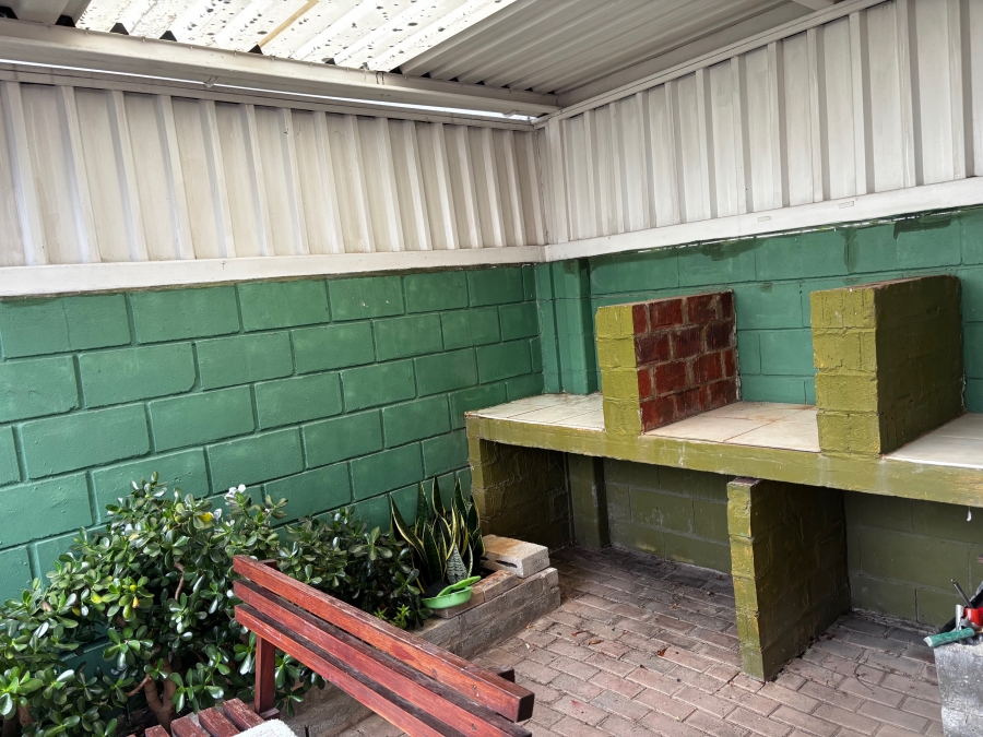 2 Bedroom Property for Sale in Kabega Park Eastern Cape